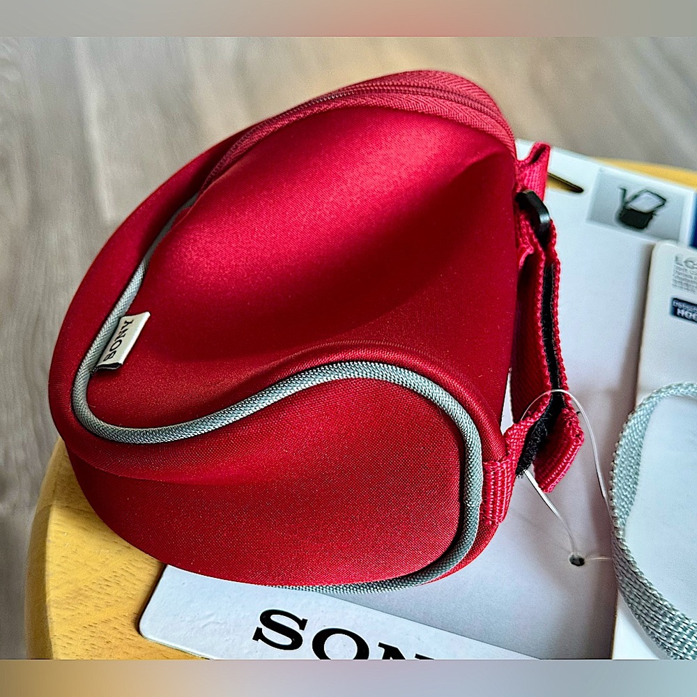 NWT - Sony “HANDYCAM” LCS-BBD Soft Carrying Case (Red)